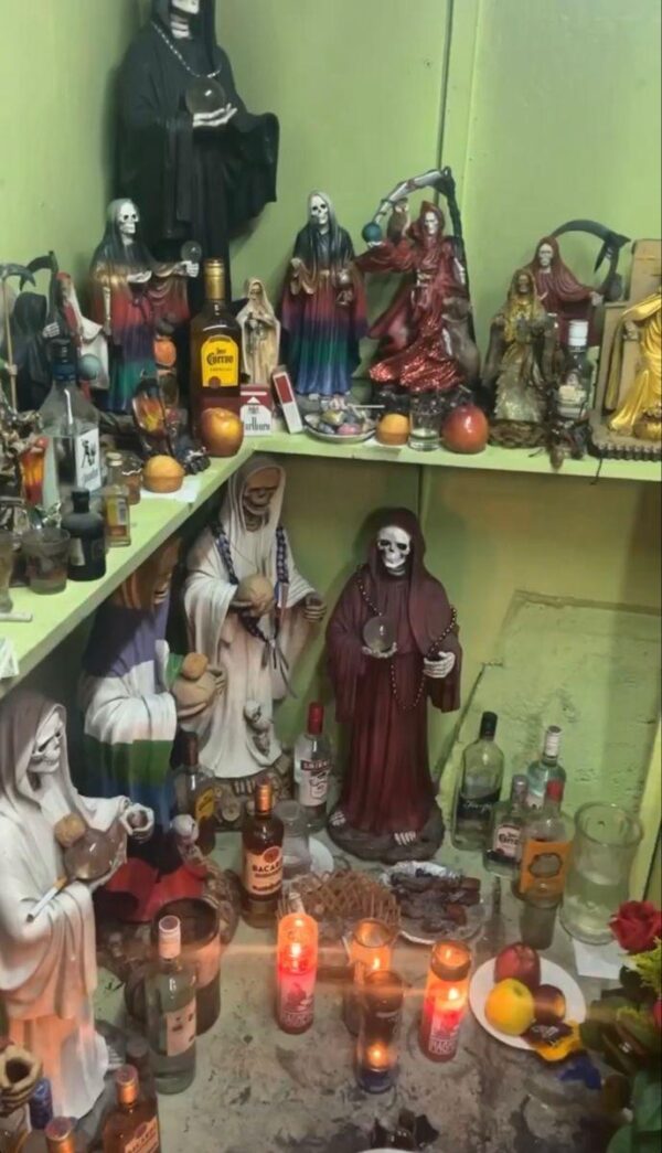 Estatua de la Santísima Muerte - Imagen 3